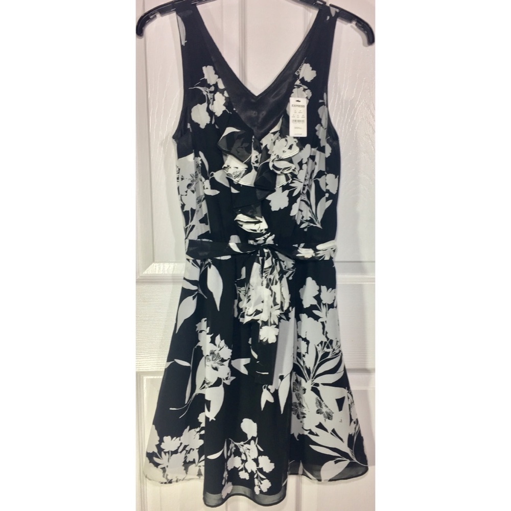 NWT Black&White V-neck Dress from Express Size S